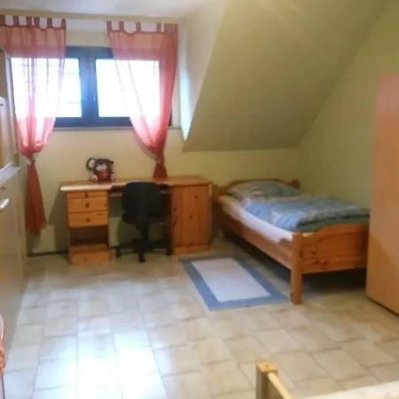 Bea's Monteurzimmer 招待所 Seckach