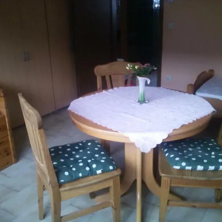 Bea's Monteurzimmer 招待所 Seckach